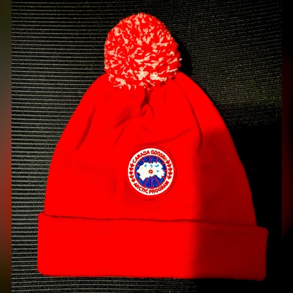 Canada Goose Kids Hat with Pom - Picture 4 of 8